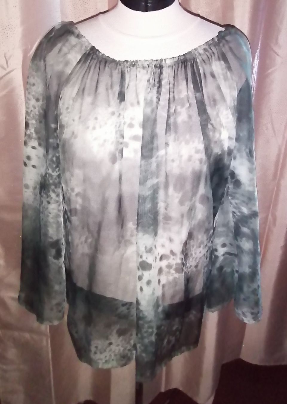 Camicette: halbtransparente Batik Shirt- Bluse – Usato da Corcelles-près-Payerne venduto da RxOne_Krs