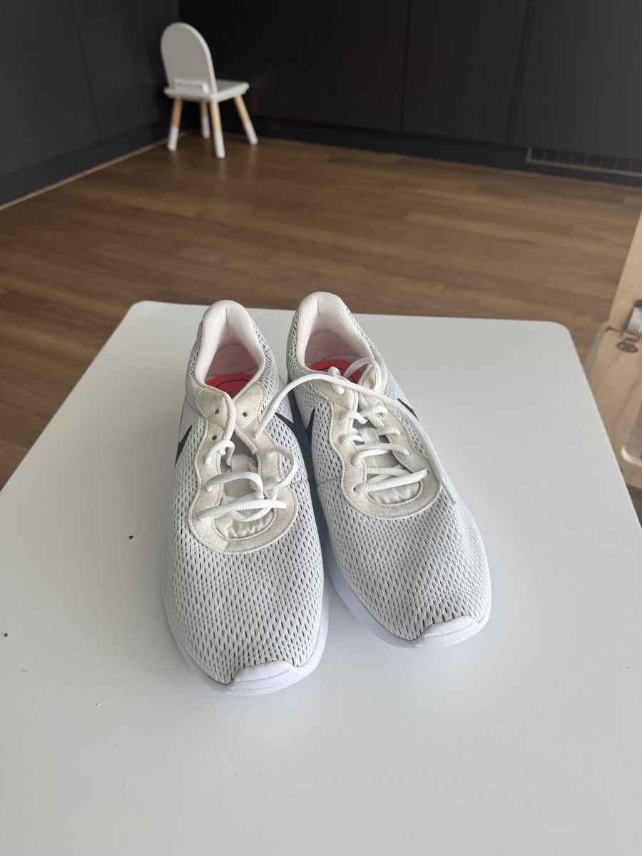 Nike Herrenschuhe: Nike Sportschuh – Neu (gemäss Beschreibung) aus Wohlen AG von Ar_gu 1