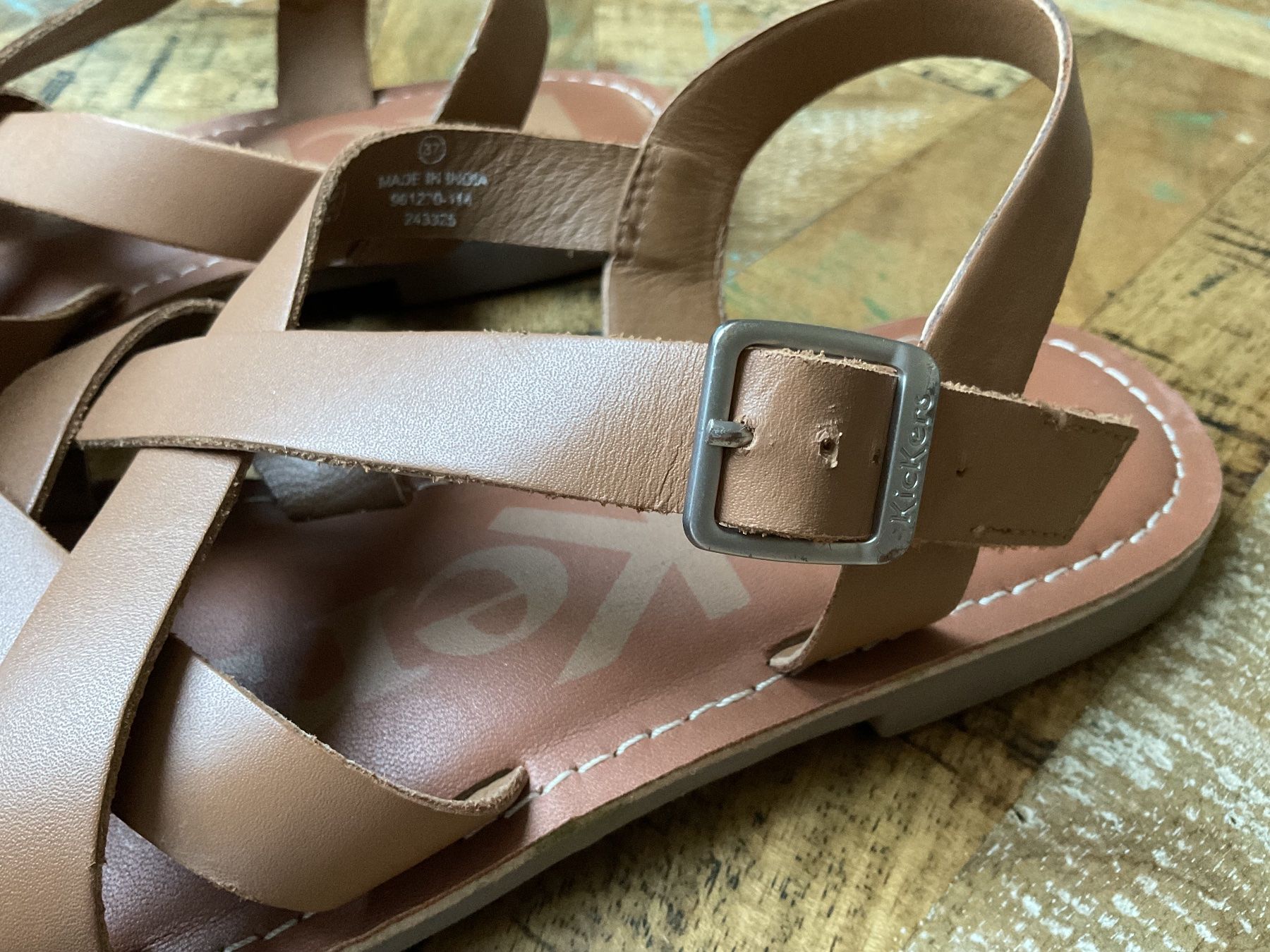 Kickers Chaussures filles: Kickers Ledersandale Gr.37 – D'occasion à Bachenbülach par Sybeco 4