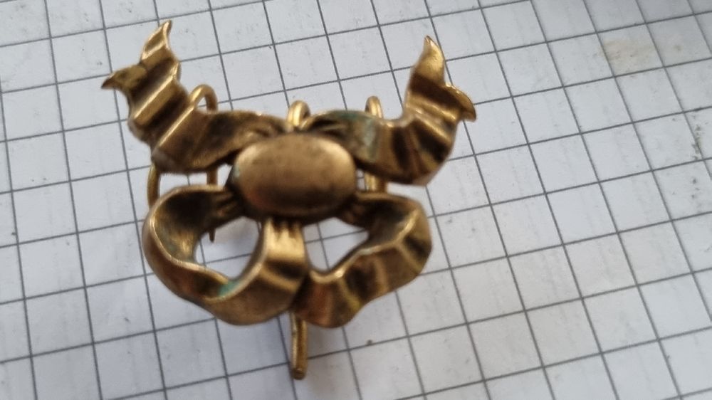 Broche Feuille Délicate En Métal Doré - Accessoire élégant Vintage - Occasion