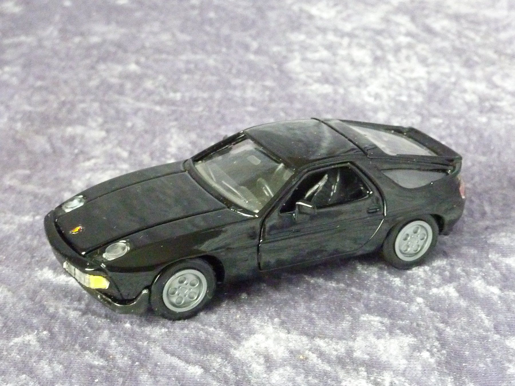 Porsche Modellini d'auto: Porsche 928S 1:43 – Usato da Dürrenäsch venduto da modellautos4you 1