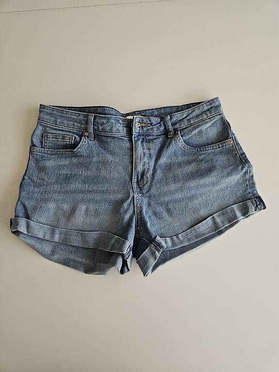 H&M Pantaloni: Jeans Shorts – Usato da Kilchberg ZH venduto da tan_g9ny
