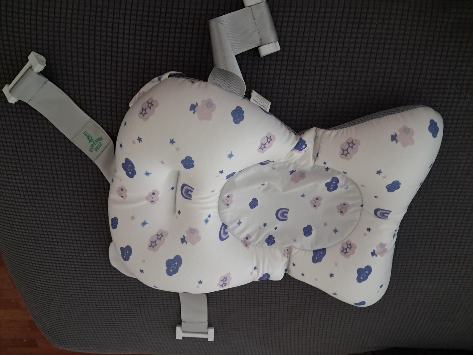 Baignoires: baignoire bébé + coussin – D'occasion à Neuchâtel par ffj_fg7j 2