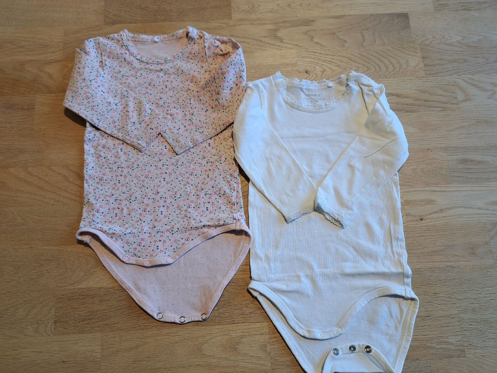 Name It Unterwäsche: 2 Name it Langarm Bodys Grösse 80 / 9-12 Monate, organic – Gebraucht aus Bergdietikon von Staphylococcus 3