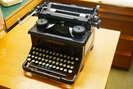 Schreibmaschine URANIIA, antik, mechanisch