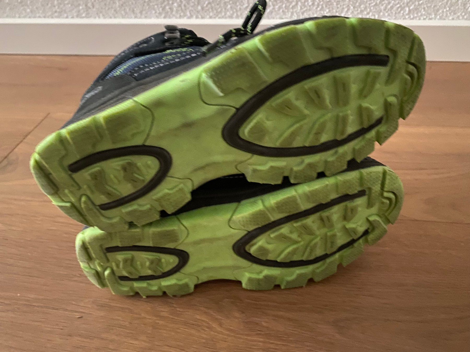 Chaussures hommes: Wanderschuhe Grösse 32 – D'occasion à Basadingen par Susanita0 1