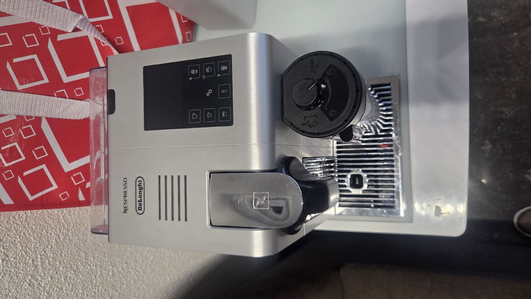 Nespresso Kaffeemaschinen & Espressomaschinen: Nespresso DeLonghi EN750.MB – Defekt aus Schaffhausen von Yoghurt87 3