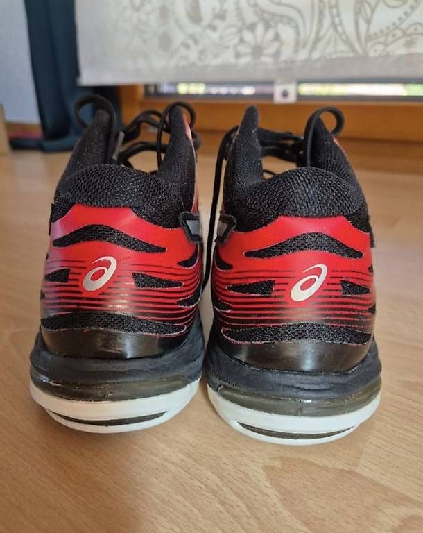 Chaussures hommes: Asisc Hallenschuhe Gr.45 – D'occasion à Stettlen par Kia3 3