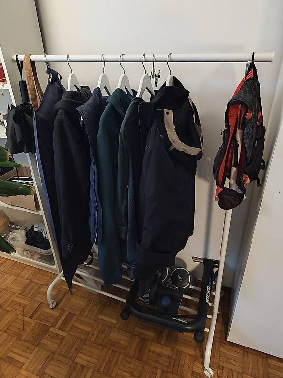 Porte manteau: Clothes rack – D'occasion à Uster par add_8sxt