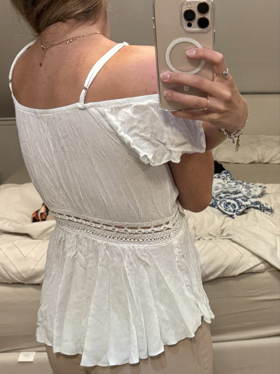 Top: Top weiss Off-Shoulder mit Spitzenbund - Grösse S – Usato da Oberhofen Thun'see venduto da ClaudiaKelesh 3