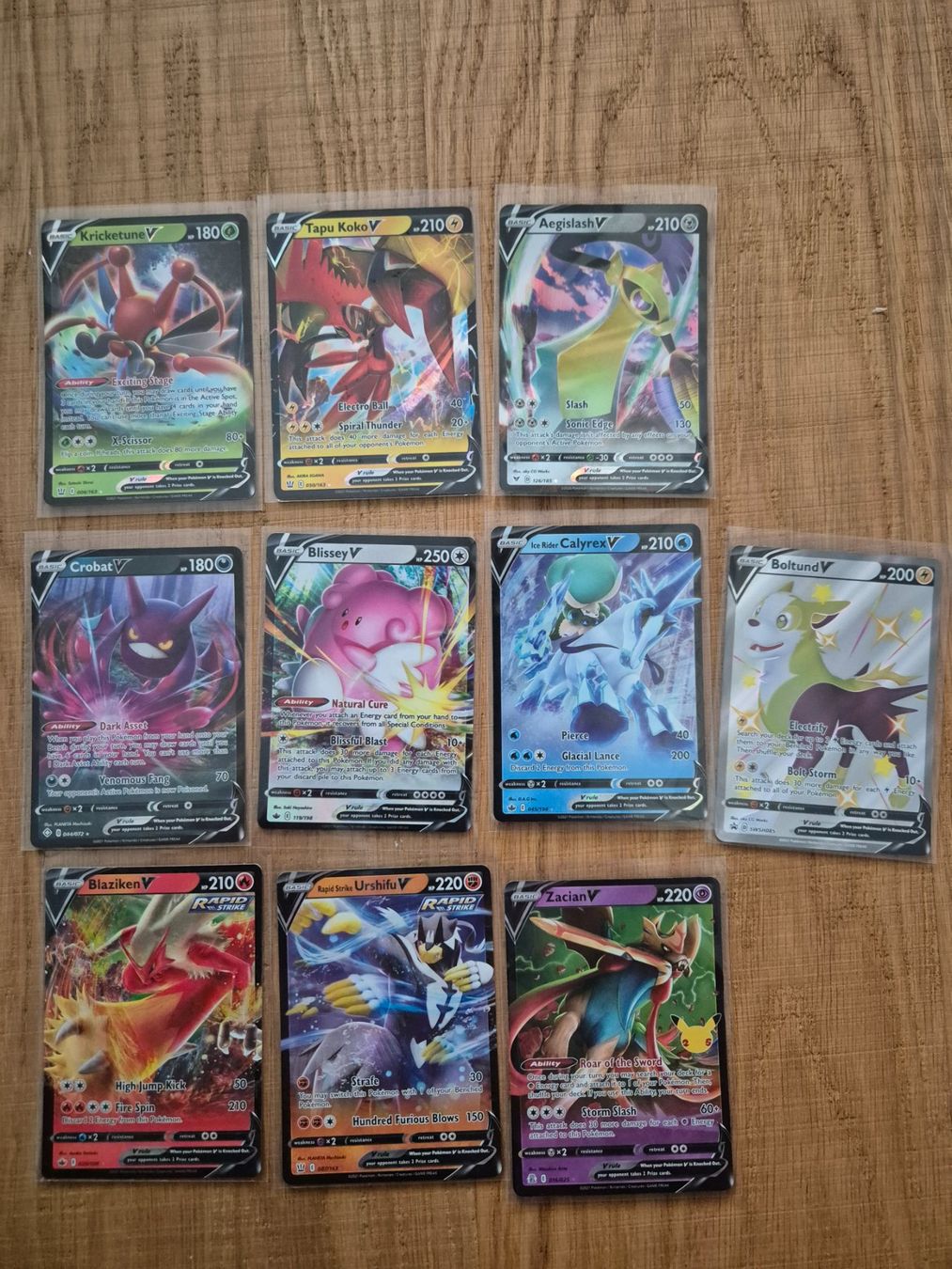 Pokémon Carte collezionabili: 10 Pokémon V Karten Englisch, gesleeved – Nuovo (secondo la descrizione) da St. Ursen venduto da nud_x7g8