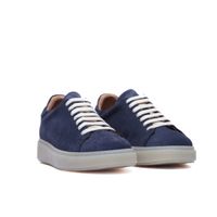 Premium Sneaker aus blauem Wildleder