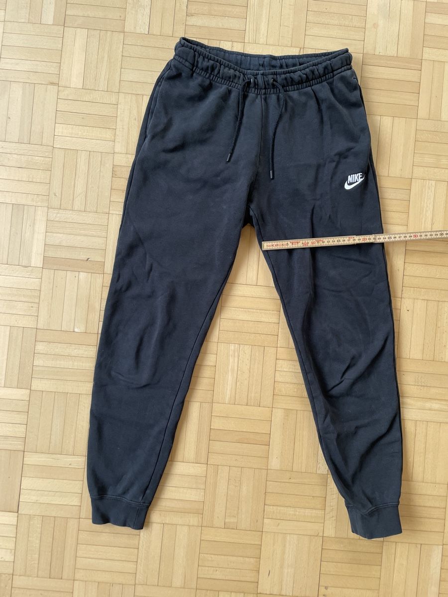 Nike Pantaloni: Nike Jogginghose Grösse S mit kleinem Makel – Usato da Basel venduto da pilzliii 2