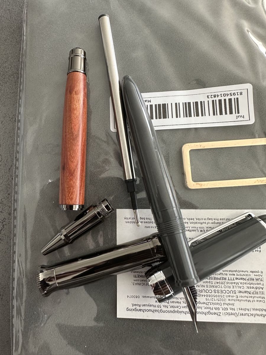 Schreibblöcke: Notizbuch mit Rollerball und Füllfederhalter – Neu und originalverpackt aus Kloten von digi-Galaxy 2