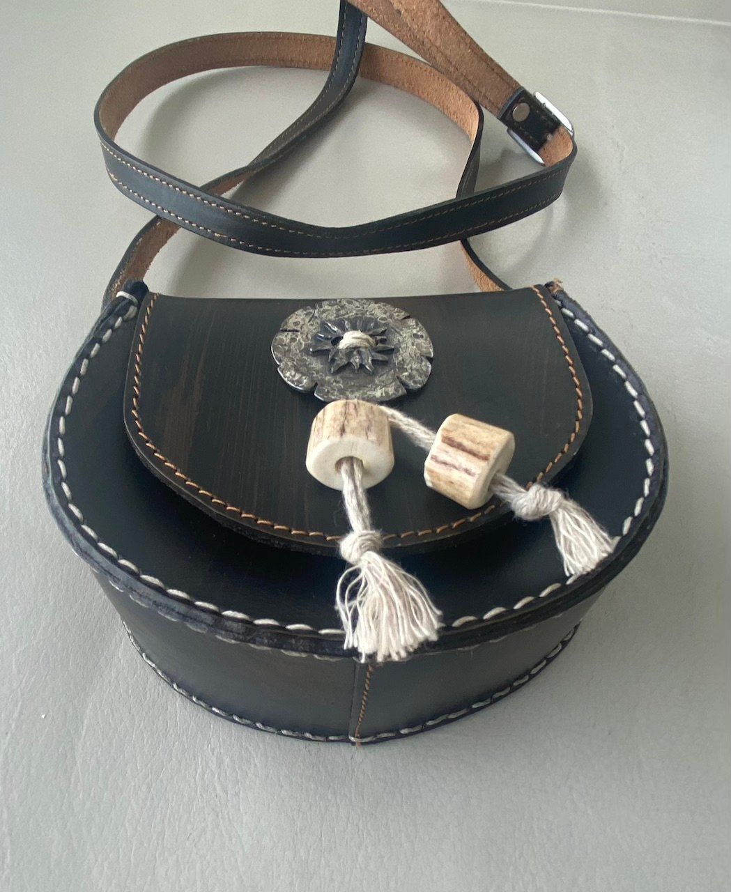 Sacs: Umhängetasche - Tasche - passend zu Dirndl oder Tracht – D'occasion à Ried-Brig par Challi