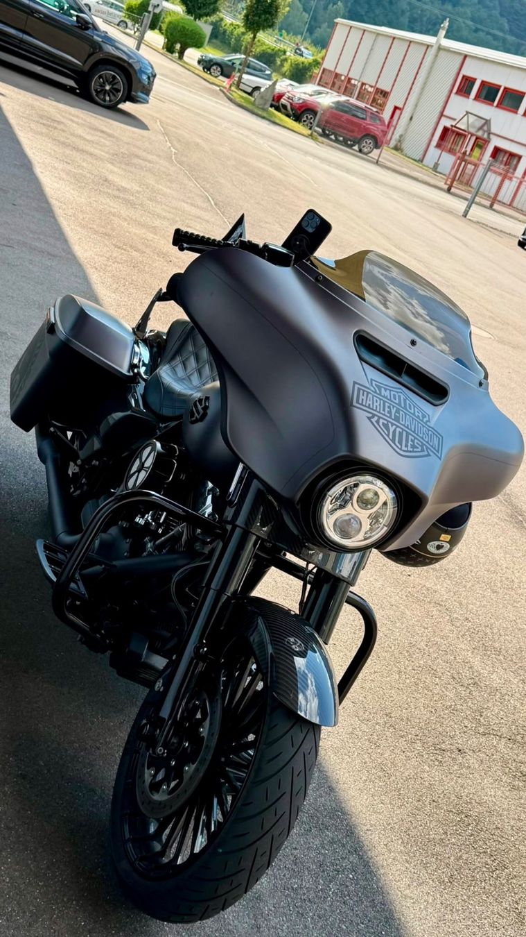 Harley-Davidson Touring: Street Glide 103 Stage 2 – Usato da Sarnen venduto da b.88 1