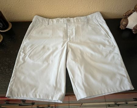 PUMA Golf-Shorts hellblau (36)– NEU