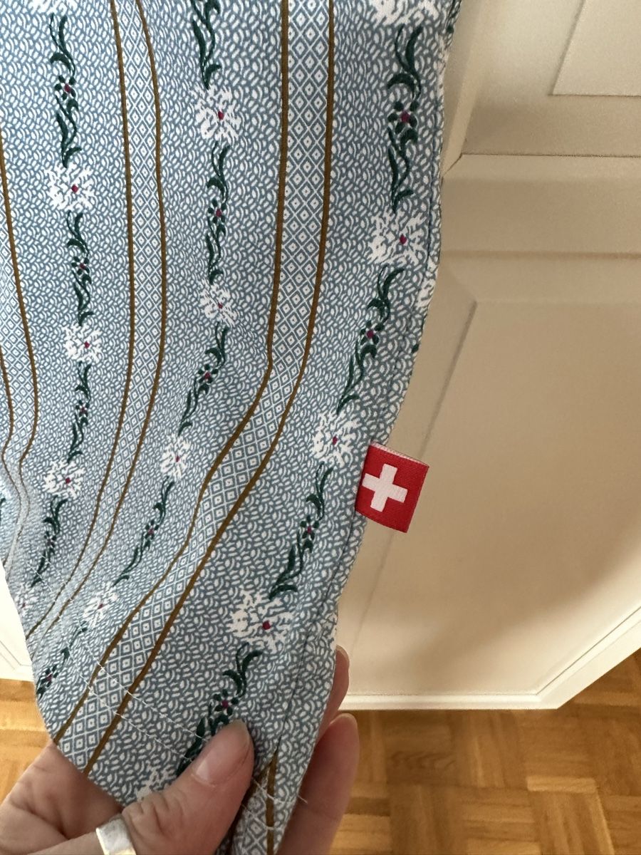 Blusen, T-Shirts & Tops: T-shirt Switzerland neuf – Neu und originalverpackt aus Savagnier von Pivovar2 1