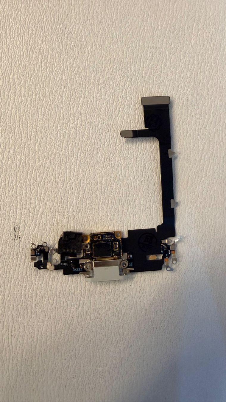Apple Handys / Smartphones: iPhone 11 Pro Dock Connector ink. flexboard – Neu und originalverpackt aus Birmensdorf ZH von aleforyou1982