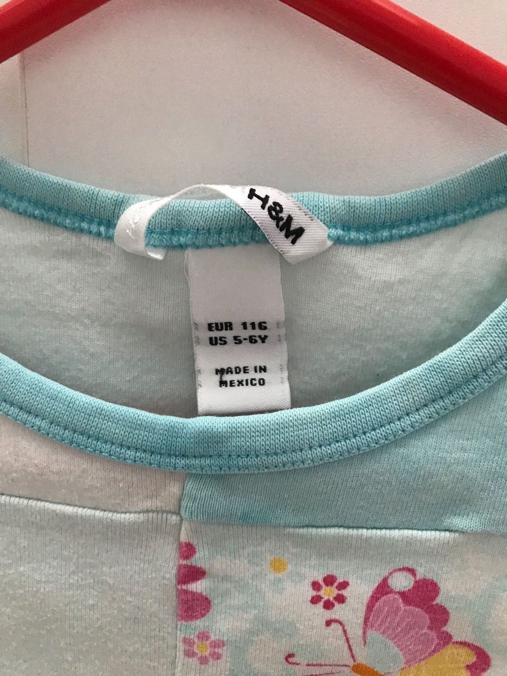 Blusen, T-Shirts & Tops: Tshirt blau mit Schmetterlingen Gr.116 – Gebraucht aus Wädenswil von JJ15 1