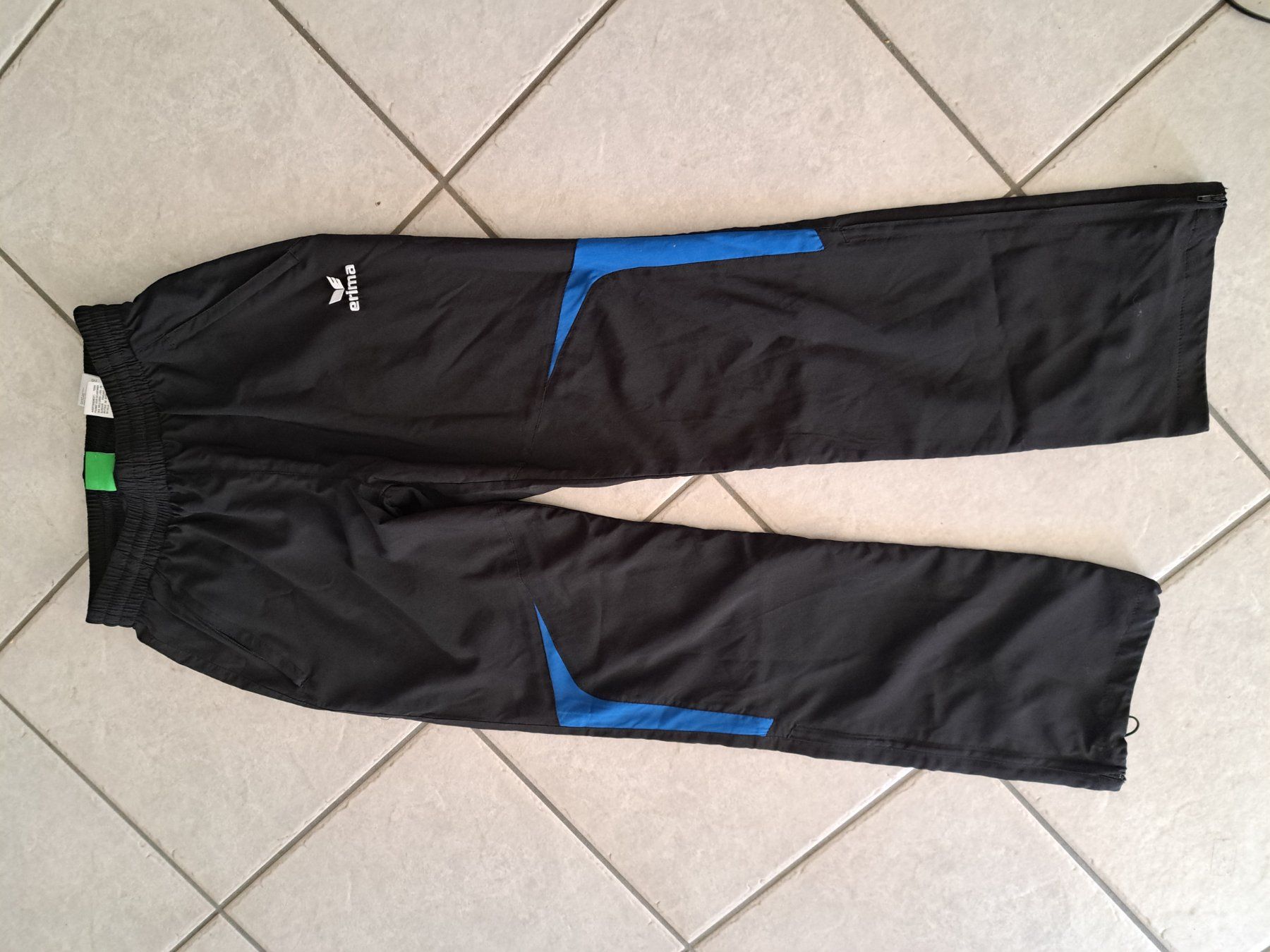 Erima Pantaloni: Erima Trainerhose gr 34 neu – Nuovo (secondo la descrizione) da Thun venduto da Thun67