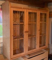 Massives Kiefernholz Vitrinenschrank mit Beleuchtung