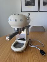 SMEG ECF01 Siebträger Espressomaschine – Creme
