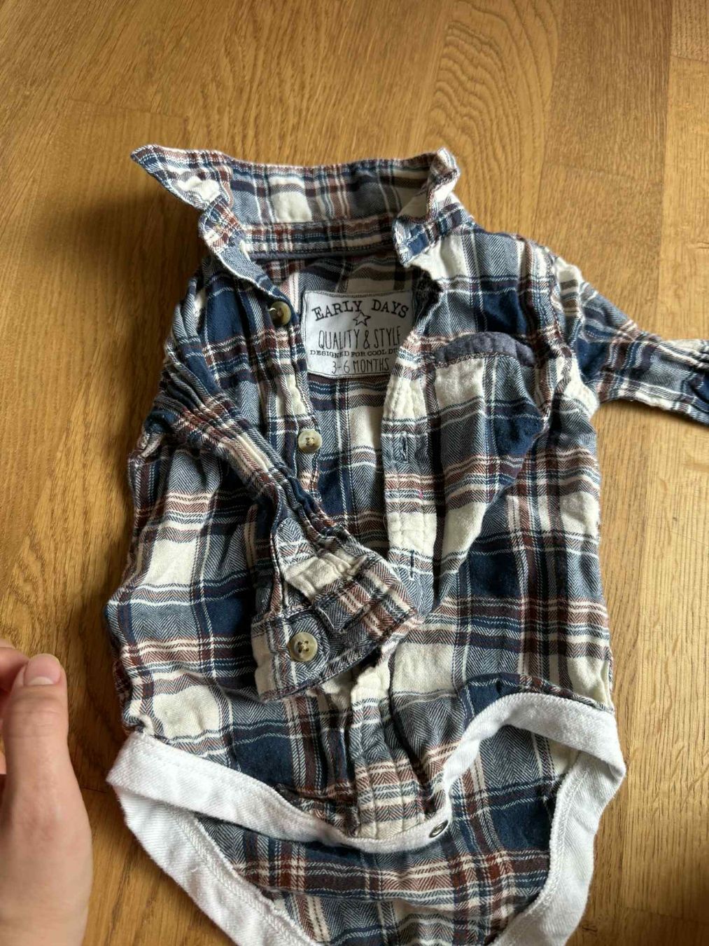 Hemden, Tops & T-Shirts: Body mit Hemd-Optik, Grösse 3-6 Monate – Gebraucht aus Riehen von edu_92w7 5
