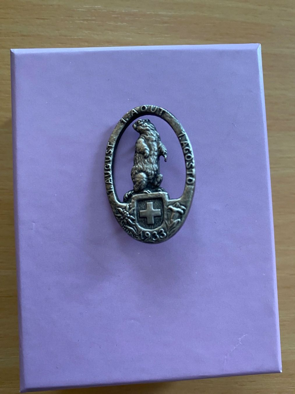 Broschen & Nadeln: 1. AUGUSTABZEICHEN 1933 mit Murmeltier – Gebraucht aus Stein AR von claire009 1