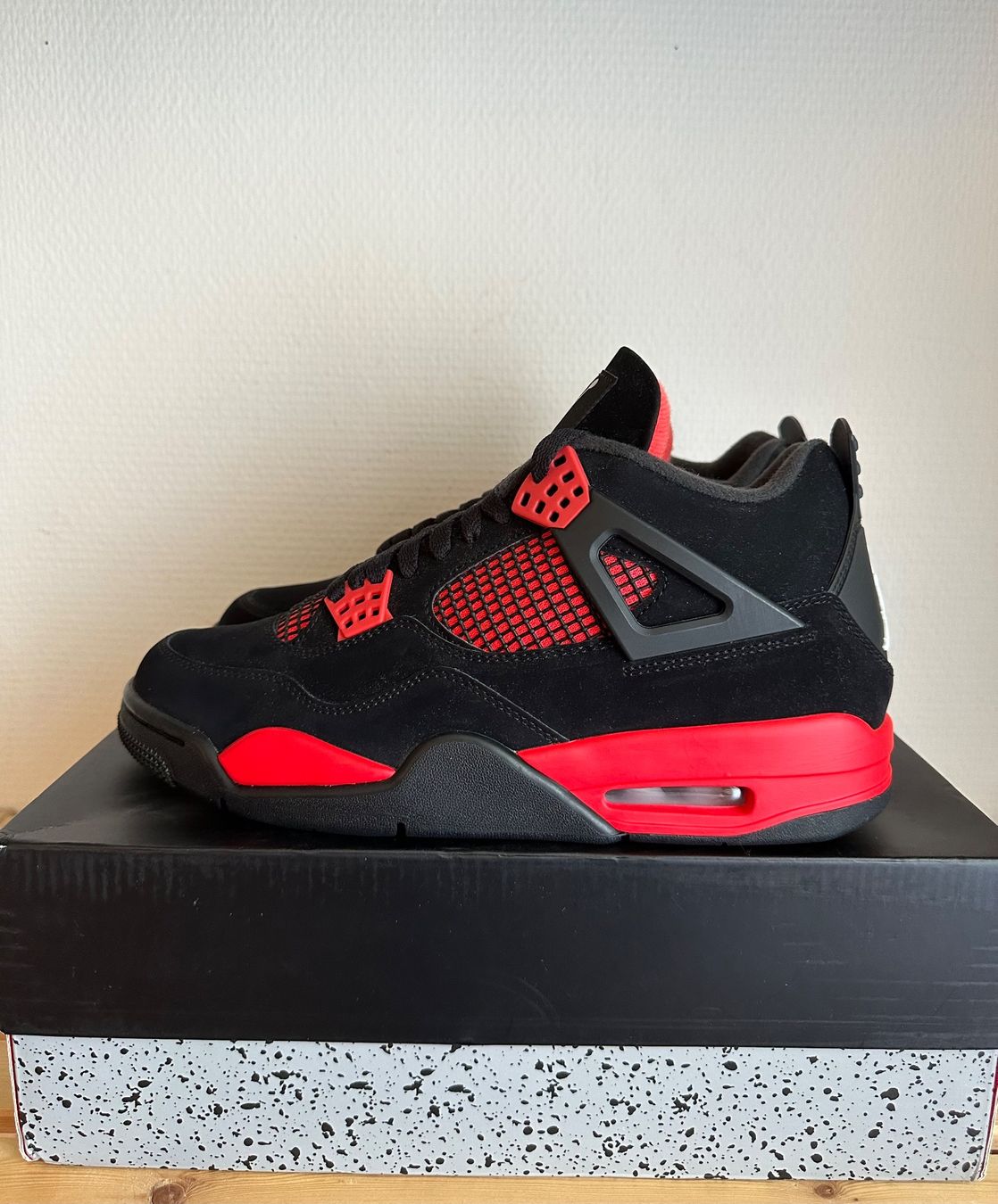Jordan Scarpe da uomo: Jordan 4 Retro Red Thunder / EU 44,5 – Nuovo e nell'imballaggio originale da Abtwil SG venduto da PauloDybala10 1