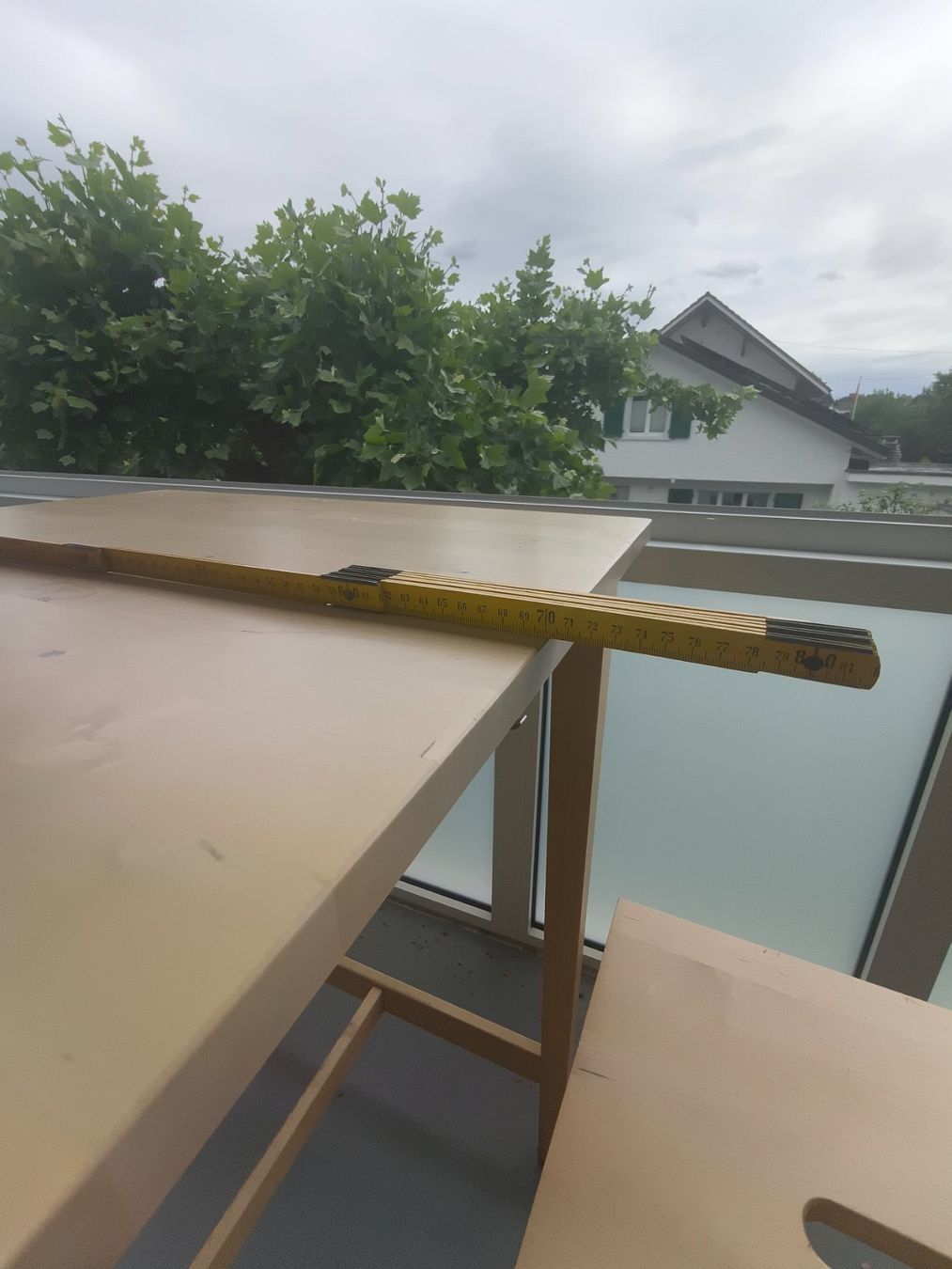 Ikea Set di tavolo e panche: Hochtisch mit 2 Hockern auf Holz – Usato da Langenthal venduto da Marc4614 1