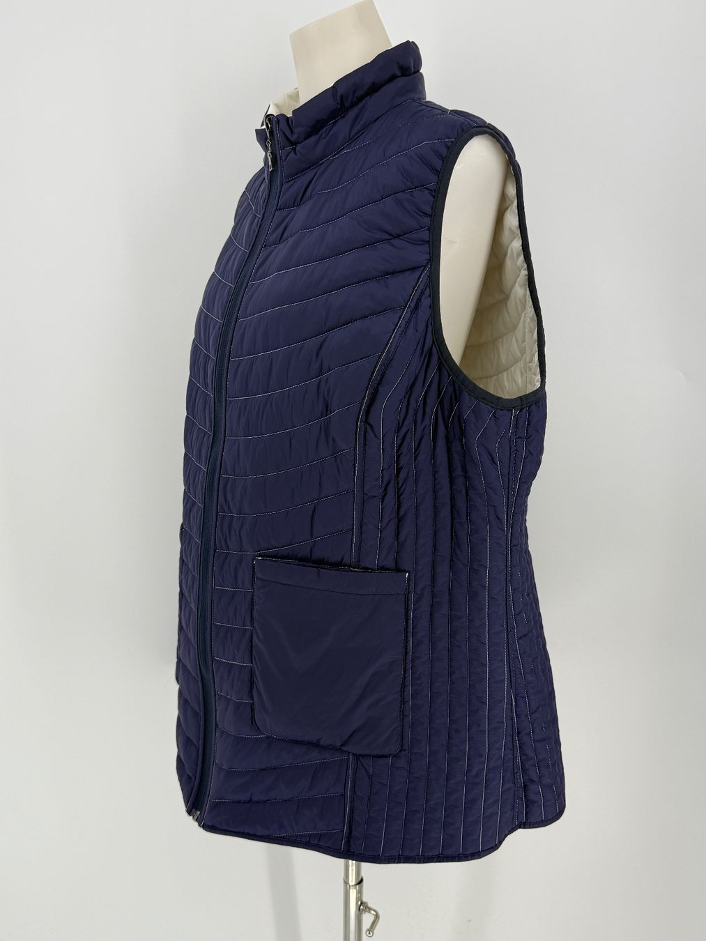 Gilets: Gilet/ Weste Gr.46/48 reversibel blau/weiss – D'occasion à Auenstein par moin. 4