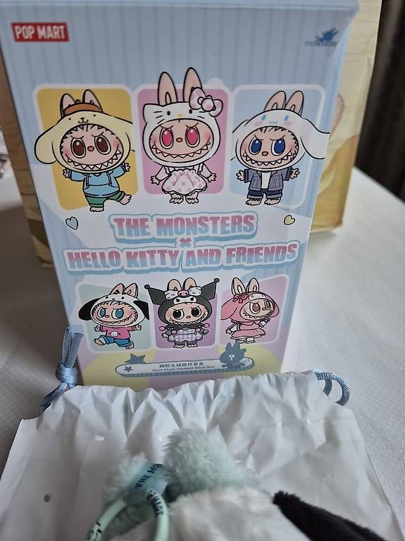 Pop Mart Statuette: Pop Mart Labubu Hello Kitty & Friends – Nuovo (secondo la descrizione) da Wetzikon ZH venduto da anci06 1