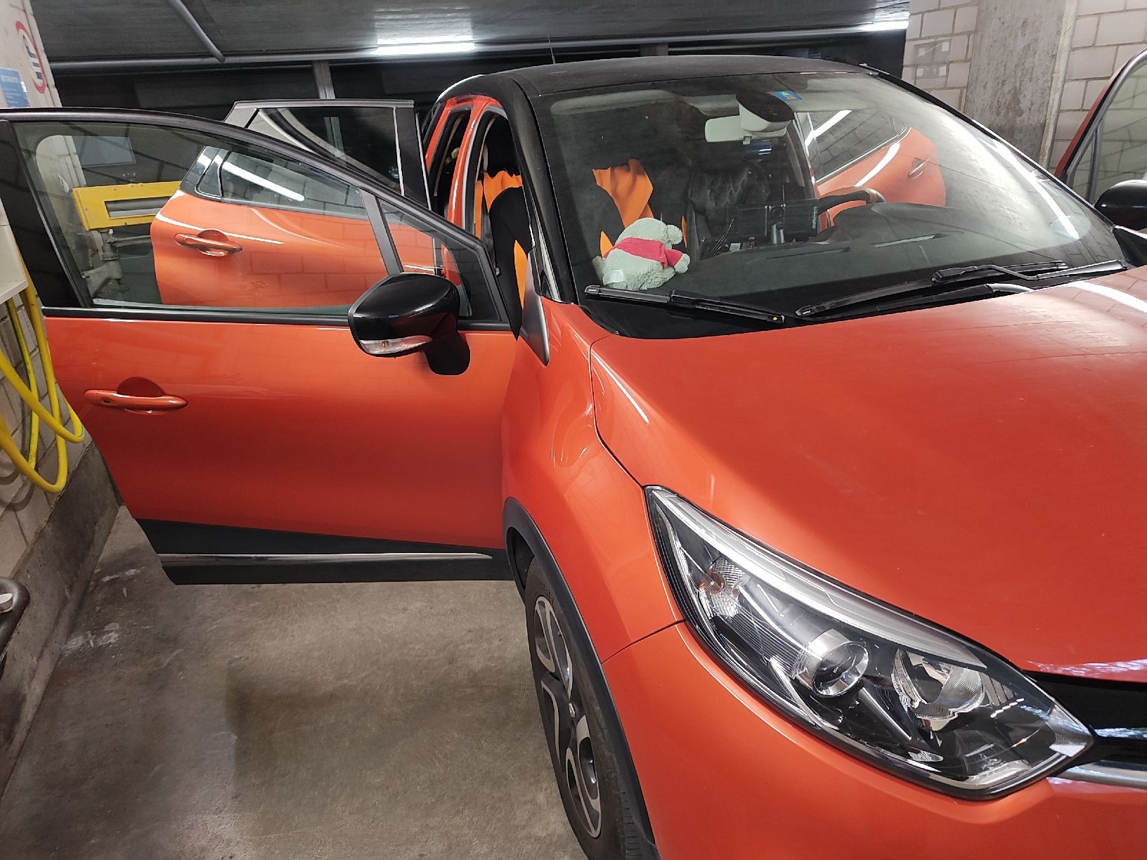 Renault Autos: Renault Captur Orange-Schwarz – D'occasion à Aesch BL par sixsticks-andy 5