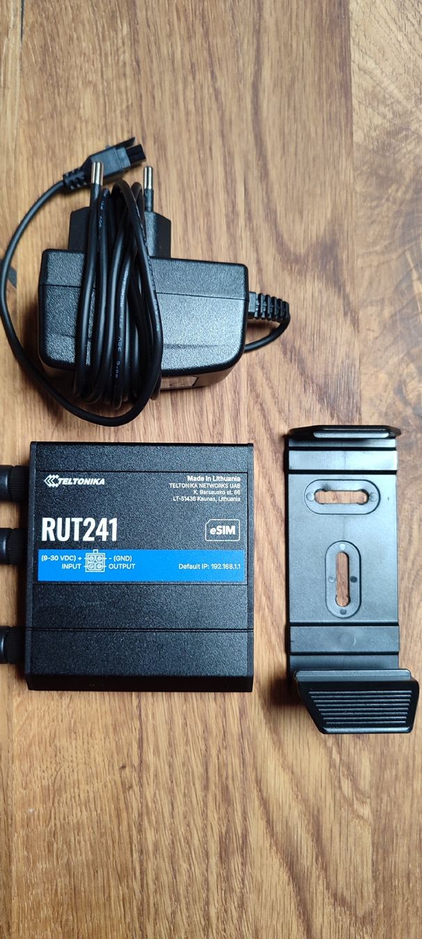 Teltonika Modems & Routeurs: Teltonika RUT214 e-SIM – Neuf (Voir description) à Auenstein par Dronie-Mavic2 1