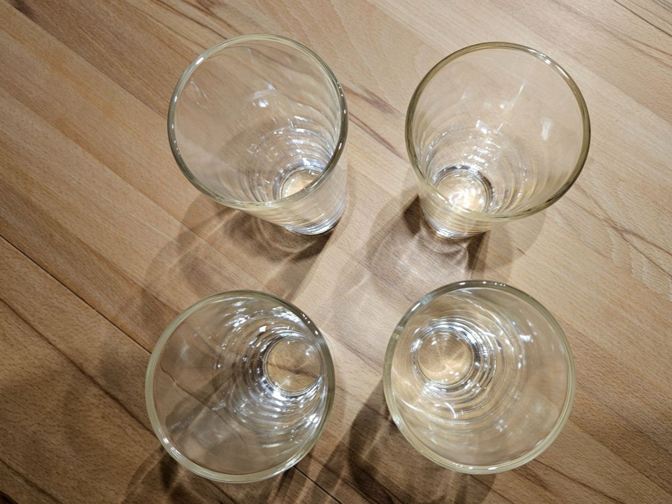 Bicchieri: Trinkgläser, Cocktail-Gläser, Set mit 4 Stück – Usato da Jona venduto da ASMARADO 1