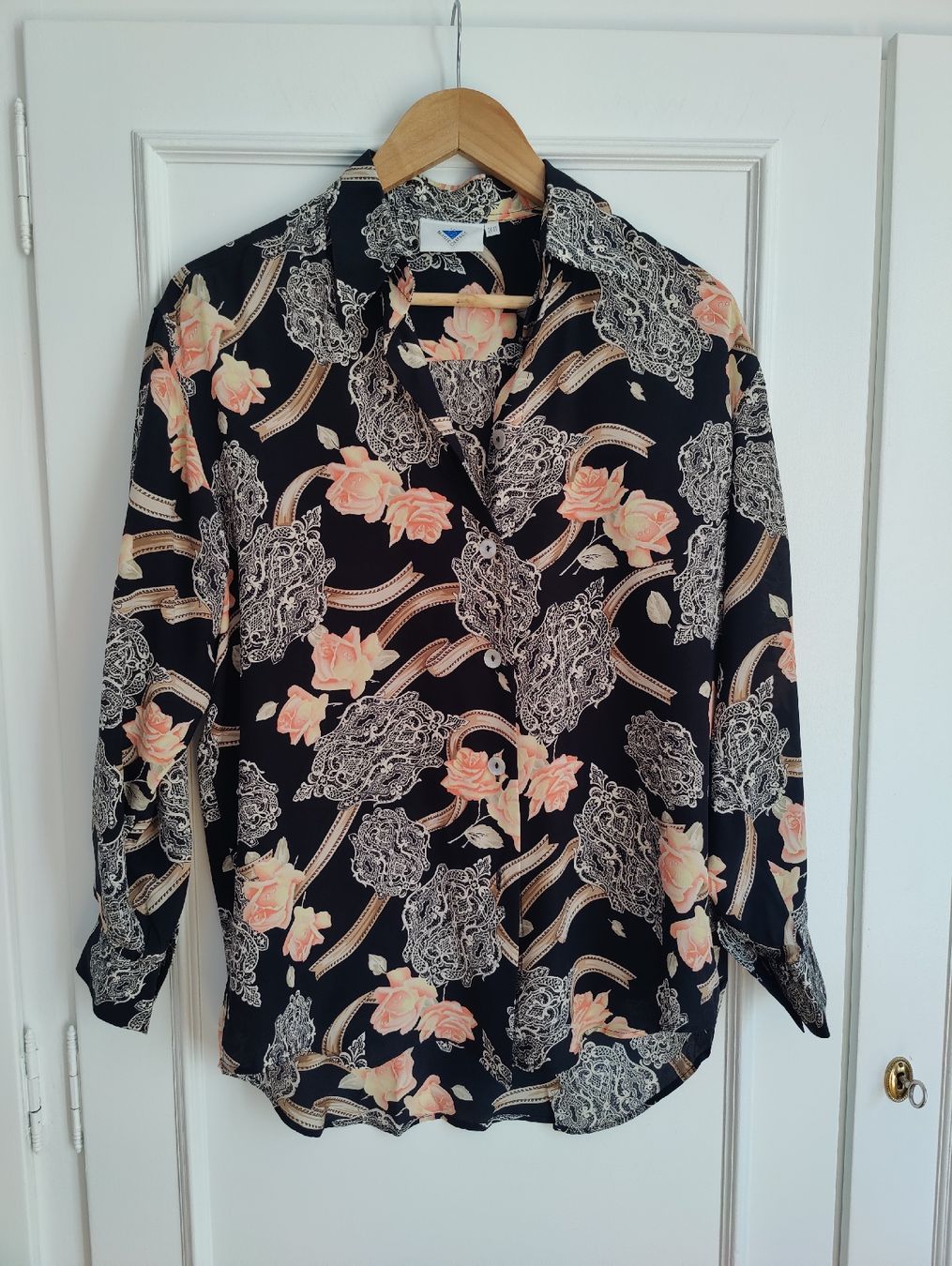 Camicette: Vintage Pure Silk Patterned Shirt Button-Up Blouse – Usato da La Tour-de-Peilz venduto da dAutrefois 4