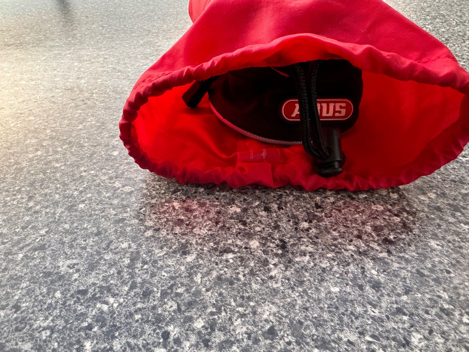 Taschen: Abus Velotasche , schwarz mit Cover – Gebraucht aus Lausanne von Sittingredbull 6