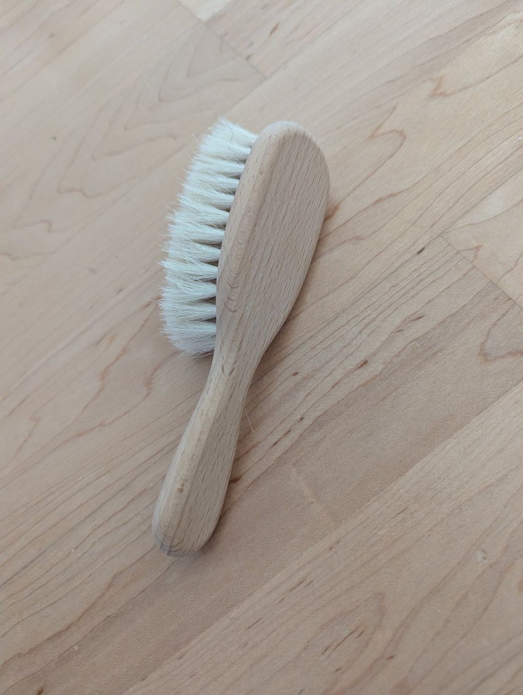 Altro per la cura dei capelli: Babyhaarbürste Holz mit weichen Borsten – Usato da Uster venduto da petches 2