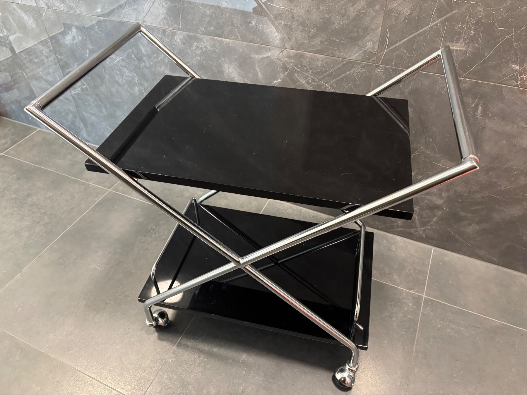Koffer & Taschen: Moderner Designer Servierwagen Silber, Schwarz, Verchromt – Gebraucht aus Lengnau BE von 4ConsultingSolutions 5