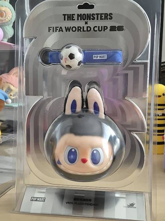 Pop Mart Statuette: Pop Mart The Monsters FIFA – Nuovo e nell'imballaggio originale da Wetzikon ZH venduto da anci06 1