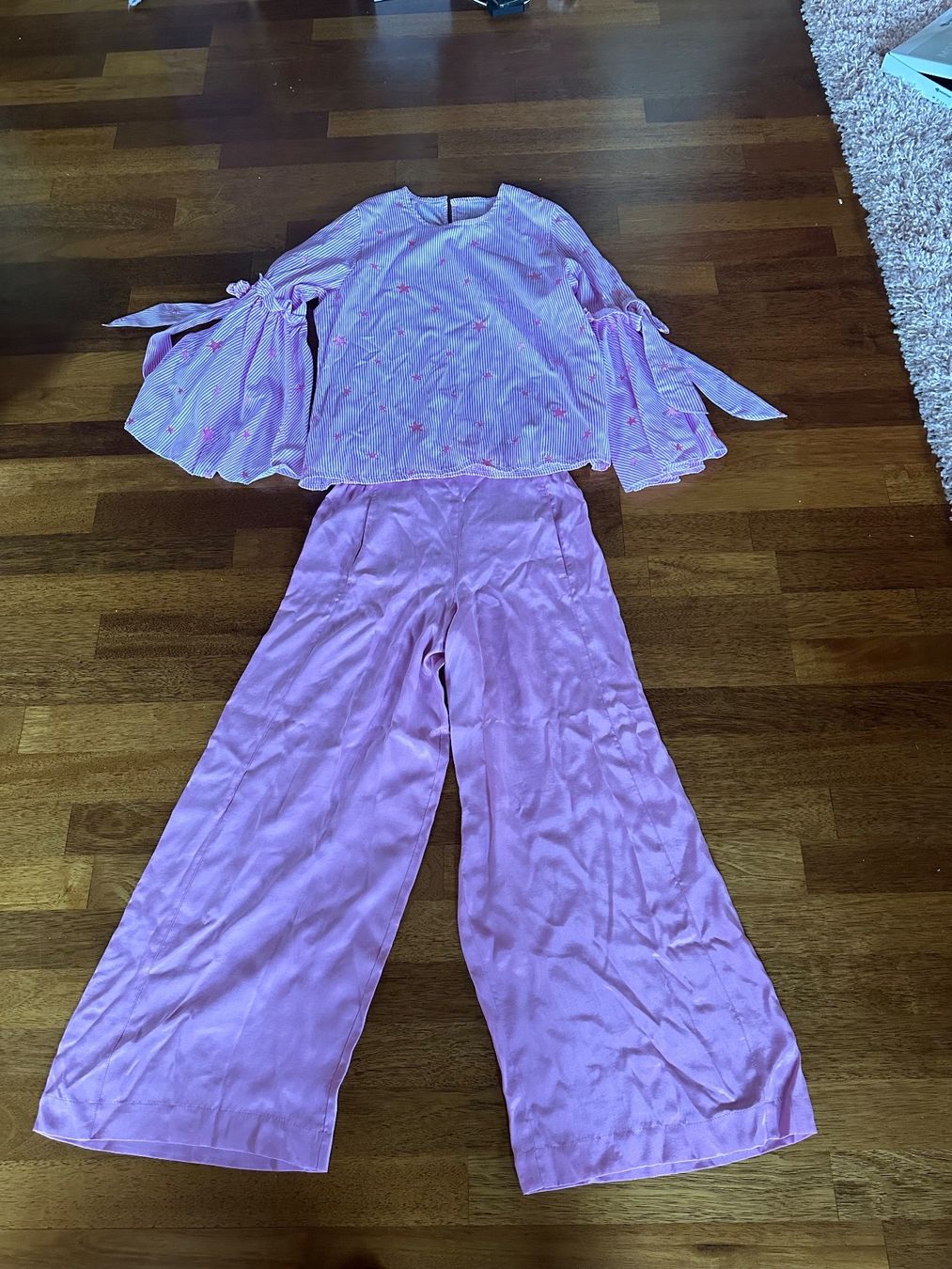Completi & Tailleur: Neue Hose mit Bluse .. wurde noch nie getragen – Usato da Herzogenbuchsee venduto da SaRaDe77 1