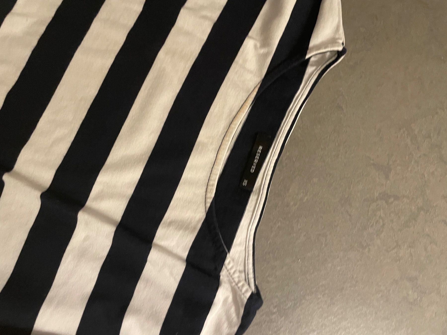 T-shirt: T-shirt – Nuovo (secondo la descrizione) da Zürich venduto da Ivona3 1