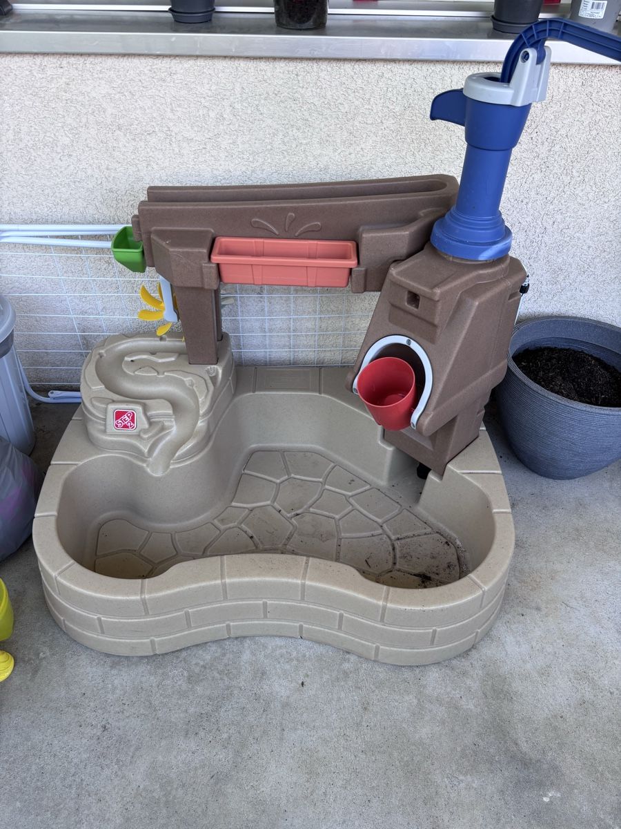 Giocattoli: Step2 Wasserspieltisch Pump & Splash Discovery Pond mit Wass – Usato da Winkel venduto da Fetka