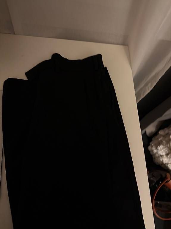 Pantaloni: Schwarze Bootcut Anzugshose - Bershka – Usato da Wetzikon ZH venduto da veysel71 1