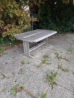 Grande table de jardin extensible en bois avec 8 chaises