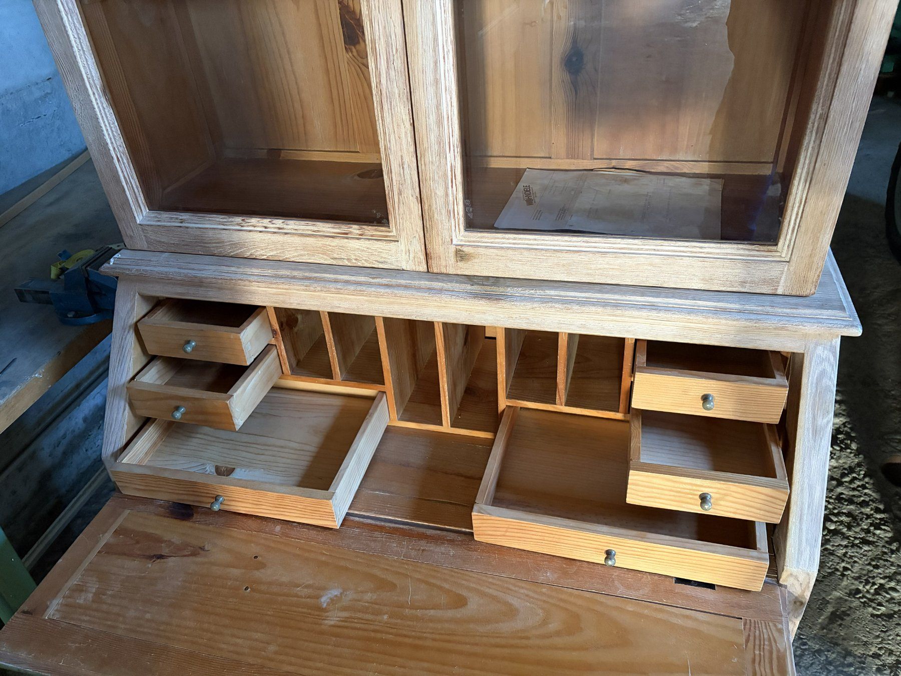 Schreibtische: Sekretär mit Vitrine – Gebraucht aus Rumisberg von ref_5dpv 3