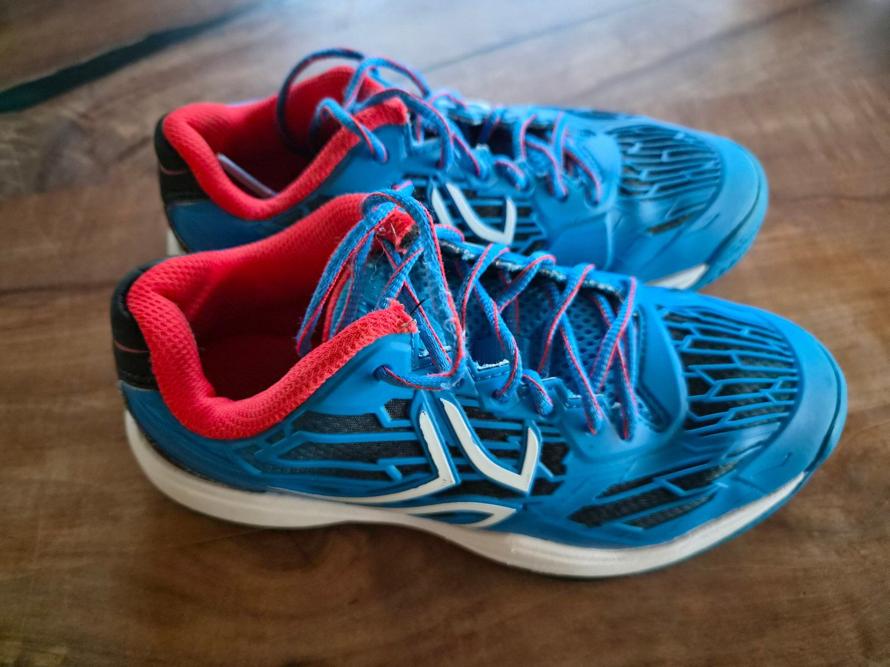 Decathlon Chaussures garçon: Turnschuhe / Freizeitschuhe / Schuhe Grösse 33 – Neuf (Voir description) à Giswil par monimaus08