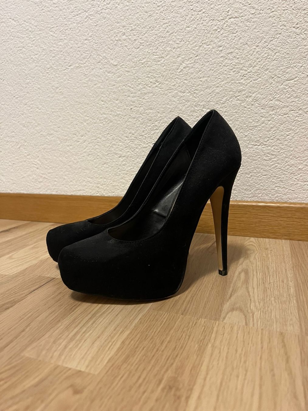 Scarpe da donna: Higheels - suede black - 39EU – Usato da Zürich venduto da llor.dell
