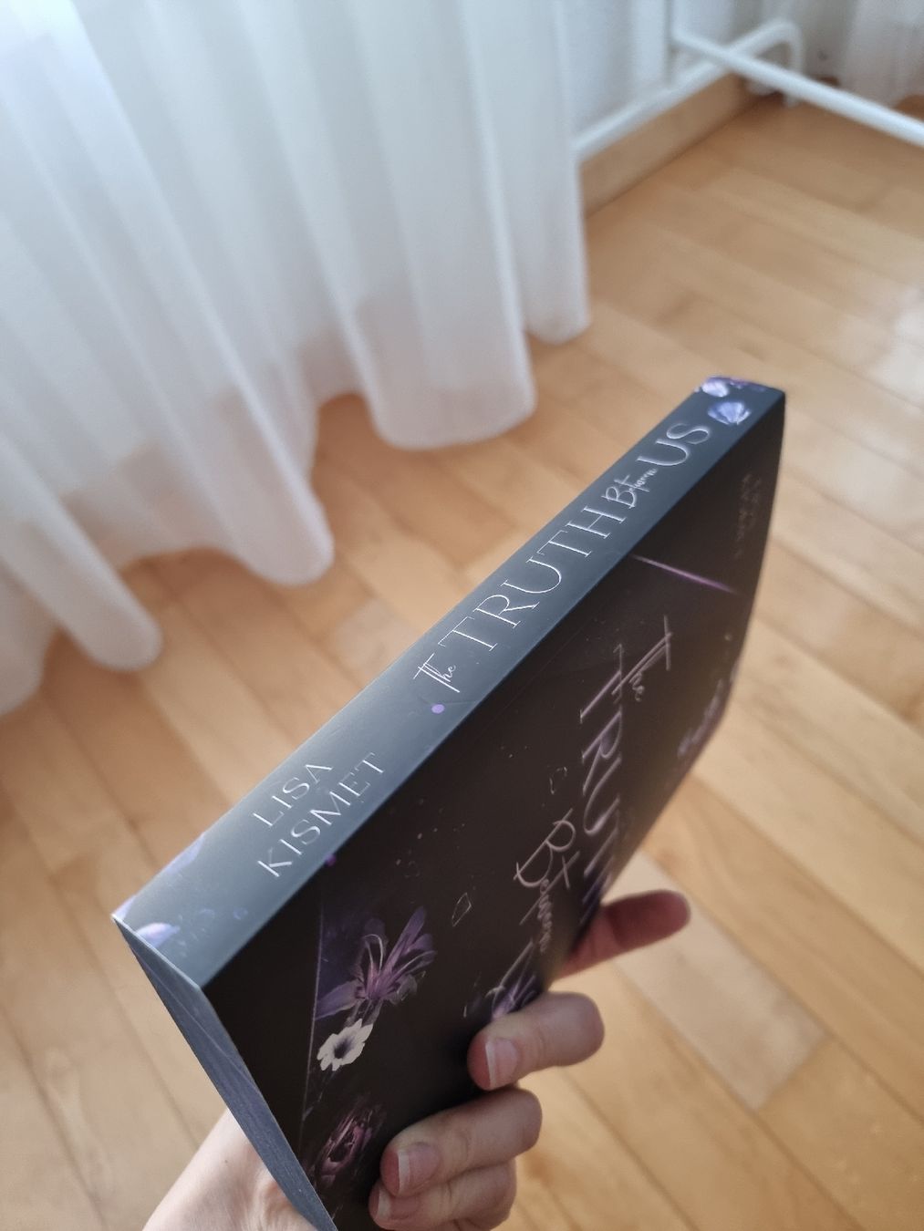 Bücher: The Truth Between Us - Lisa Kismet mit Farbschnitt – Gebraucht aus Mumpf von Julanna 1